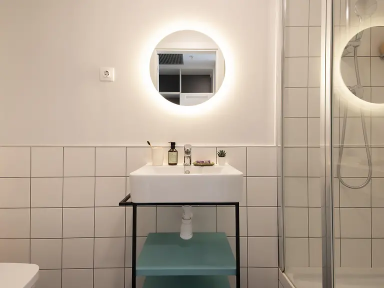 Single with kitchen
