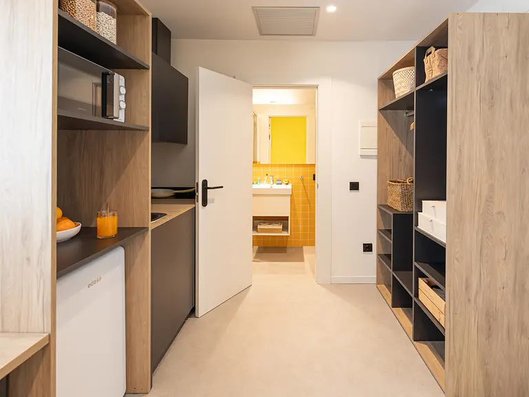 Single with kitchen